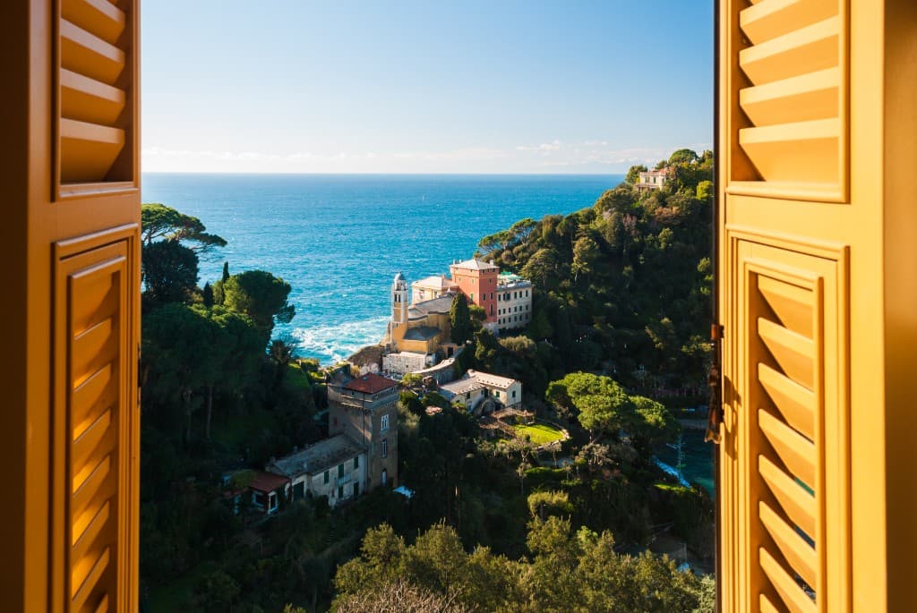 Vista costiera dalla finestra — Dimore Italia