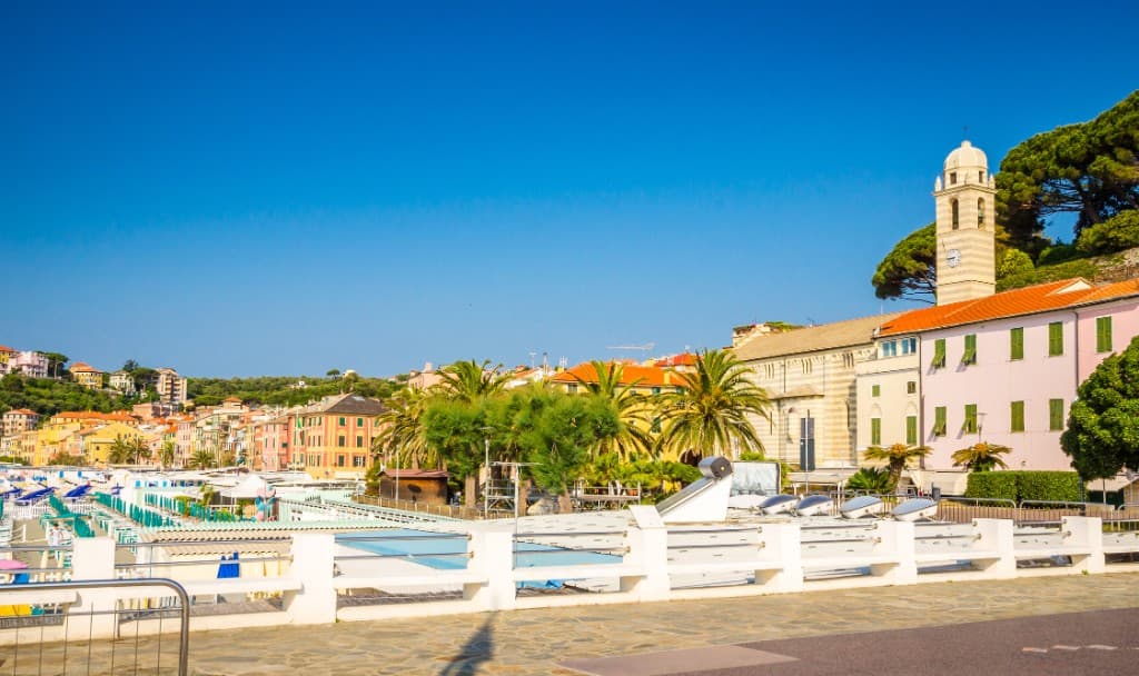 Lungomare e località della Riviera ligure